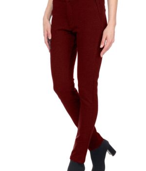 Pantalón chino, color vino