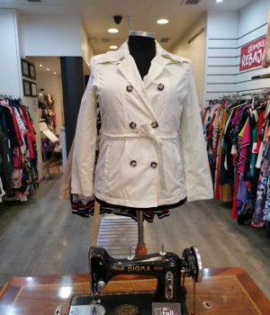 Gabardina alemana,  color crudo