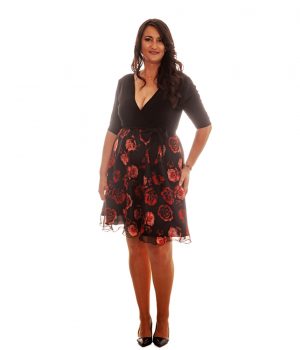 Vestido coctel, escotre cruzado