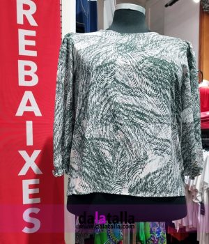 Blusa estampada manga francesa